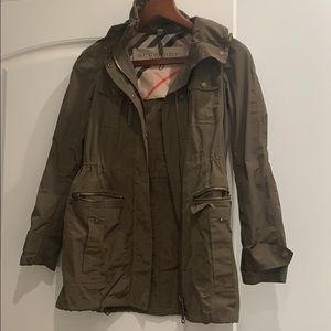 Burberry Raincoat with hood - beautiful Army Green